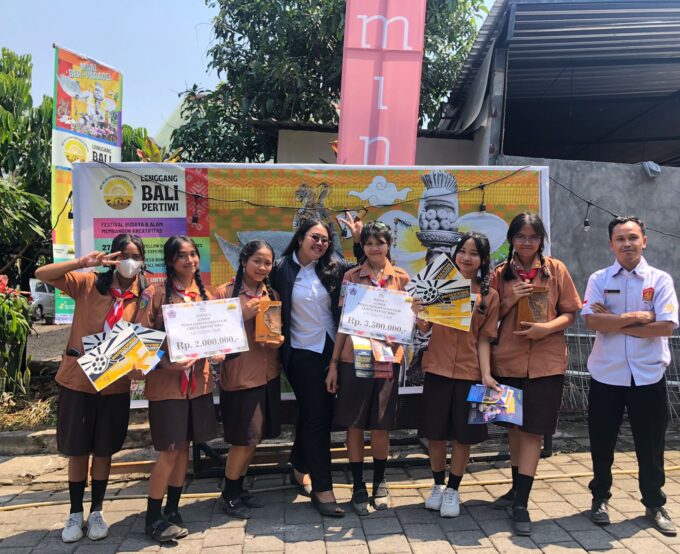 JUARA I dan JUARA II Lenggang Bali Pertiwi
